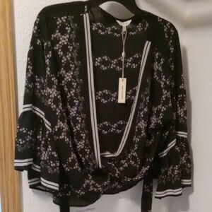 Nwt Max Studio Black and White Floral Blouse Sheer, Wrap Blouse ,Belle Sleeve
